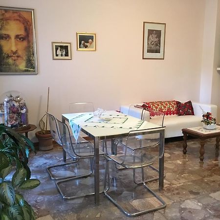 מלון Isola Farnese Casa Nostra Signora מראה חיצוני תמונה