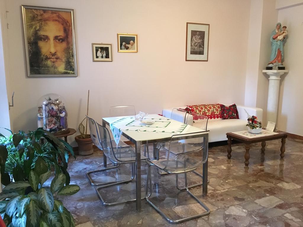 מלון Isola Farnese Casa Nostra Signora מראה חיצוני תמונה