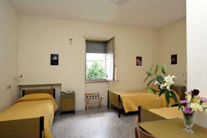 מלון Isola Farnese Casa Nostra Signora מראה חיצוני תמונה
